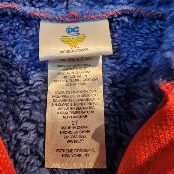 NWT. DC Wonder Woman Infant/Toddler 2t Girls Zip Up Hoodie - Picture 4 of 5
